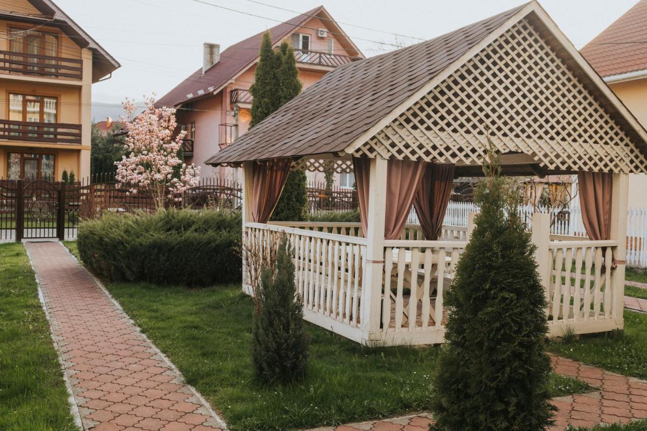 У Оксани Hotel Solochyn Exterior photo