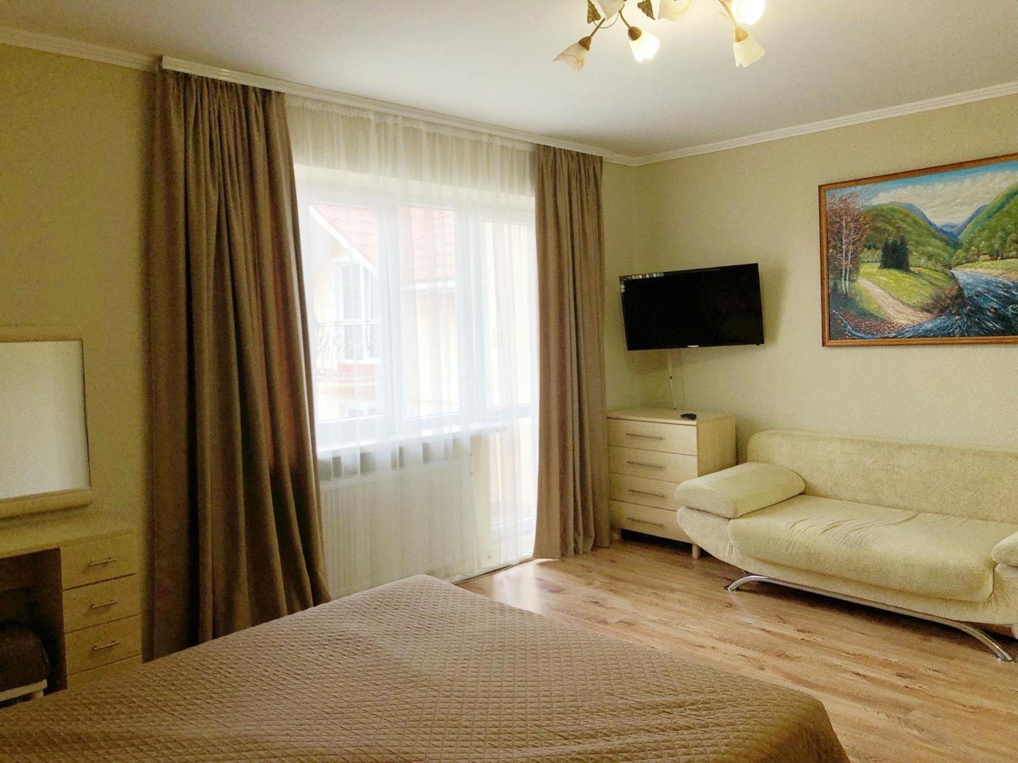 У Оксани Hotel Solochyn Exterior photo